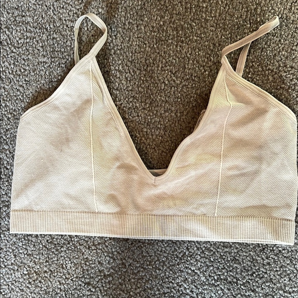 Colsie Cream Wireless Bra Seamless Comfort